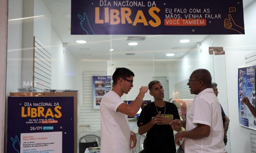 Volta Redonda promove ação pelo Dia Nacional da Libras